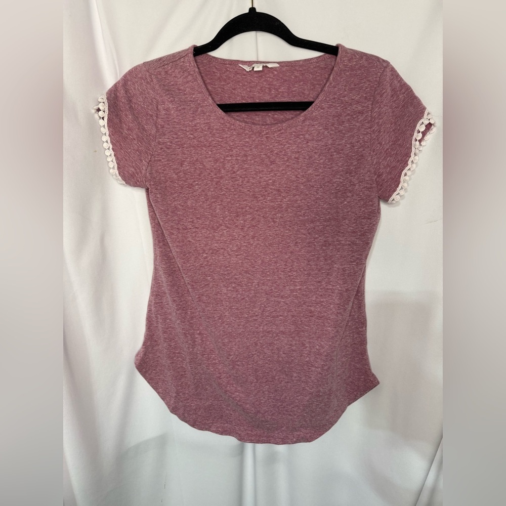 Amaryllis Heathered Raspberry Short-Sleeve Tee with White Crochet Trim